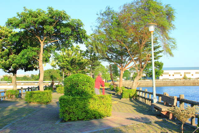 茄苳里埤塘公園